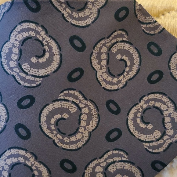 Men's Necktie - Picture 3 of 3